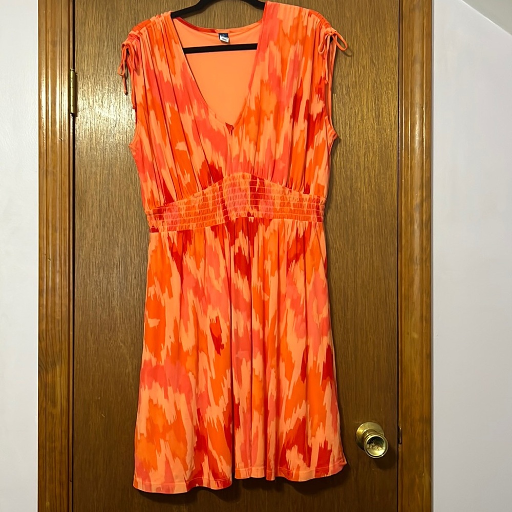 Old Navy Orange and Coral Patterned V‑Neck Dress